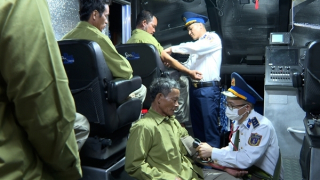 Cứu nạn kịp thời 7 ngư dân trên tàu cá bị chìm