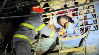 Cảnh sát kể chuyện chạy đua với "giặc lửa", giải cứu 3 người bị mắc kẹt