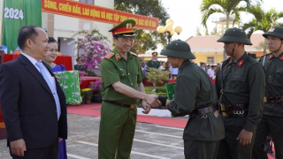 Hàng nghìn thanh niên các tỉnh Tây Nguyên hăng hái lên đường nhập ngũ