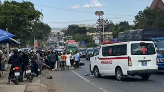 Xe cứu thương tông người đi xe máy tử vong