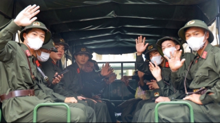 Tân binh nô nức lên đường tòng quân