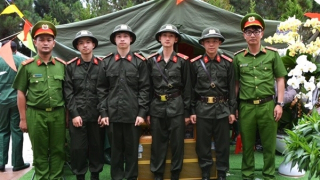 Nhiều cử nhân, sinh viên phố núi hăng hái tòng quân