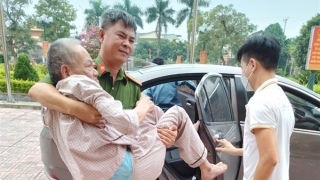 Người Công an xã sẵn sàng đối mặt với hiểm nguy để bảo vệ người dân