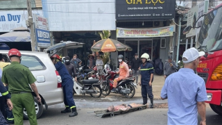 Lửa bùng phát trong căn nhà 2 tầng khoá cửa khiến 1 người chết, 1 người bị thương nặng