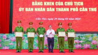 Khen thưởng lực lượng chữa cháy garage ô tô ở Cần Thơ