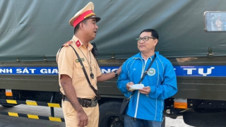 Người dân cảm ơn hành động đẹp của CSGT