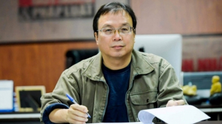 Nguyễn Tiến Thanh - “Phục sinh ánh sáng trên ngơ ngác buồn”