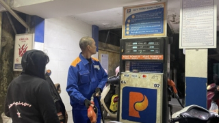 Giá xăng tăng hơn 300 đồng/lít, giá dầu giảm