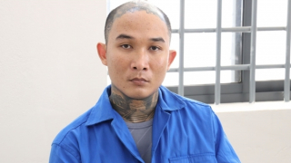 Mâu thuẫn khi hát karaoke, dùng súng bắn người gây thương tích