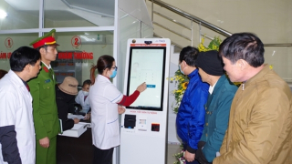 Đăng ký khám, chữa bệnh bằng CCCD và nhận diện khuôn mặt với Kiosk tự động