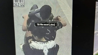 Đi xe máy kiểu “bọ cạp”, nam thanh niên khai do thiếu hiểu biết, thích thể hiện