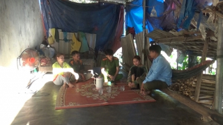 Vượt ngàn km cứu bé gái bị lừa vào "động" karaoke