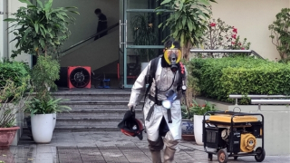 Khu chung cư bị khói đen bủa vây vì cháy phòng chứa rác