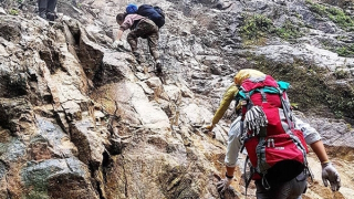 Tràn lan tour du lịch mạo hiểm tự phát: Nhiều rủi ro rình rập