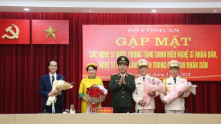 Biểu dương nghệ sĩ CAND được phong tặng danh hiệu cao quý