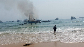 Tàu cá vừa cập bờ thì bất ngờ phát hỏa