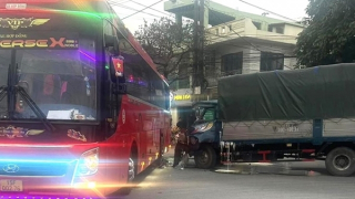 Xe chở học sinh đi trải nghiệm gặp tai nạn, 4 em phải nhập viện