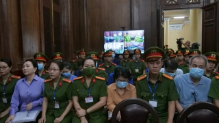 Làm công ăn lương nhưng vẫn giúp bà Trương Mỹ Lan rút hàng trăm ngàn tỷ đồng