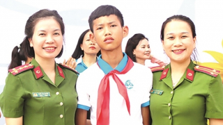 "Mẹ đỡ đầu" - điểm tựa những phận đời éo le