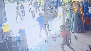 Bảo vệ bố, con trai đâm hàng xóm tử vong