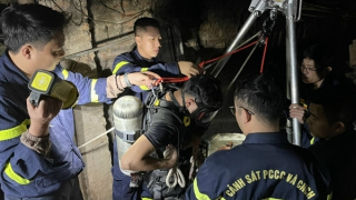 Cảnh sát PCCC và CNCH trục vớt thi thể nạn nhân dưới giếng sâu
