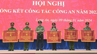 Đơn vị xuất sắc được Bộ Công an tặng Cờ thi đua