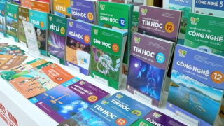 Hà Nội: Giới thiệu sách giáo khoa tới hơn 30.000 giáo viên lớp 5 và 12