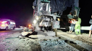 Vụ TNGT trên cao tốc Cam Lộ - La Sơn: Xe tải nổ lốp, dừng bất ngờ, xe khách thiếu quan sát gây tai nạn