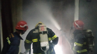 Ba người được cứu khỏi đám cháy nhờ lối thoát hiểm