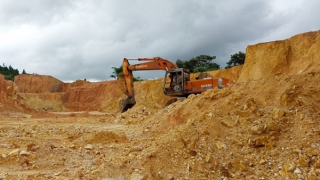 Phạt Công ty Anh Kiên 290 triệu đồng, tước giấy phép khai thác cao lanh