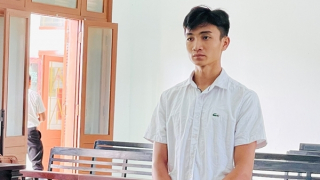 Mua súng qua mạng để "phòng thân", nam thanh niên lãnh án 18 tháng tù