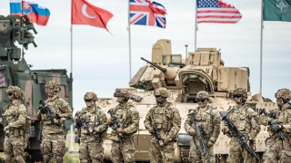 Căng thẳng Đông - Tây chạm đỉnh