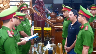 Con nợ xin khất, chủ nợ gọi người đến đánh đập