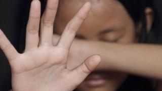 Đưa cháu gái đi tố cáo bị xâm hại tình dục, lộ thêm thủ phạm là họ hàng