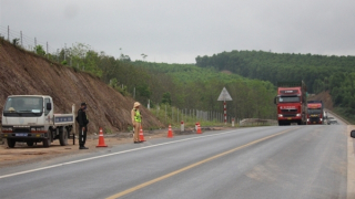 Cao tốc Cam Lộ - La Sơn: Đề nghị hạ cấp, chỉ tương đương đường cấp III đồng bằng