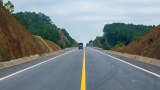 Từ 14/3, mở rộng nhiều điểm dừng khẩn cấp, bổ sung biển báo trên cao tốc Cam Lộ-La Sơn