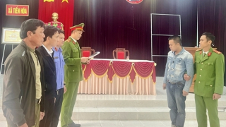 Quản lý xe đầu kéo đánh tráo 17 bộ lốp ô tô đem bán