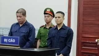 Tử hình đối tượng chở túi trà có chữ “GUANYINWANG”