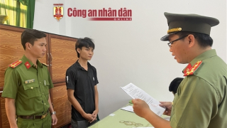 Sinh viên vừa ra trường, bị bắt vì dùng tiền giả