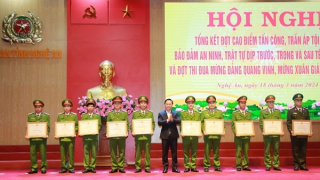 Công an Nghệ An: Khen thưởng nhiều tập thể, cá nhân có thành tích xuất sắc