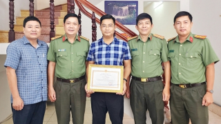 PV Báo CAND được khen thưởng vì có thành tích xuất sắc trong phong trào Toàn dân bảo vệ ANTQ