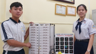 Học sinh lớp 11 sáng chế mô hình “Hệ thống cảnh báo, dò tìm người mắc kẹt trong các vụ cháy chung cư”
