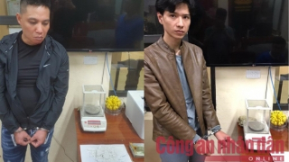 Phá kính chắn gió xe ô tô khống chế đối tượng 3 tiền án mang heroin đi bán