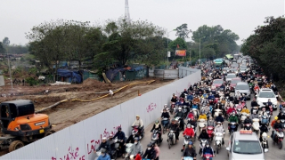 Nhà thầu cam kết thu hẹp rào chắn gây tắc đường gom Đại lộ Thăng Long