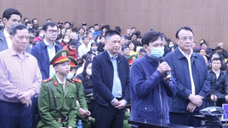 Phiên tòa xét xử vụ Tân Hoàng Minh tạm dừng để bị hại nghiên cứu hồ sơ