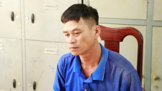 Luật sư đề nghị khởi tố tội “Cố ý gây thương tích” gã cha dượng đánh bé 9 tuổi