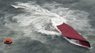 Tàu Hàn Quốc lật ngoài khơi Nhật Bản, ít nhất 8 người chết