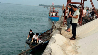 Truy tìm tung tích nạn nhân trôi dạt vào bờ biển