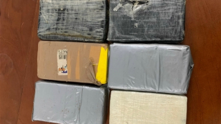 Phát hiện nhiều vật thể lạ nghi vấn ma túy trôi dạt ven biển Phú Yên