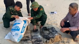 Khen thưởng người đàn ông đi nhặt ve chai phát hiện hơn 20 kg ma tuý